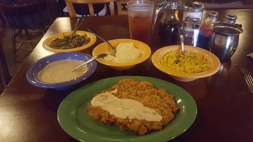 Babes Chicken Dinner House | restaurant | 114 W Pearl St, Granbury, TX 76048, USA | 8175739777 OR +1 817-573-9777