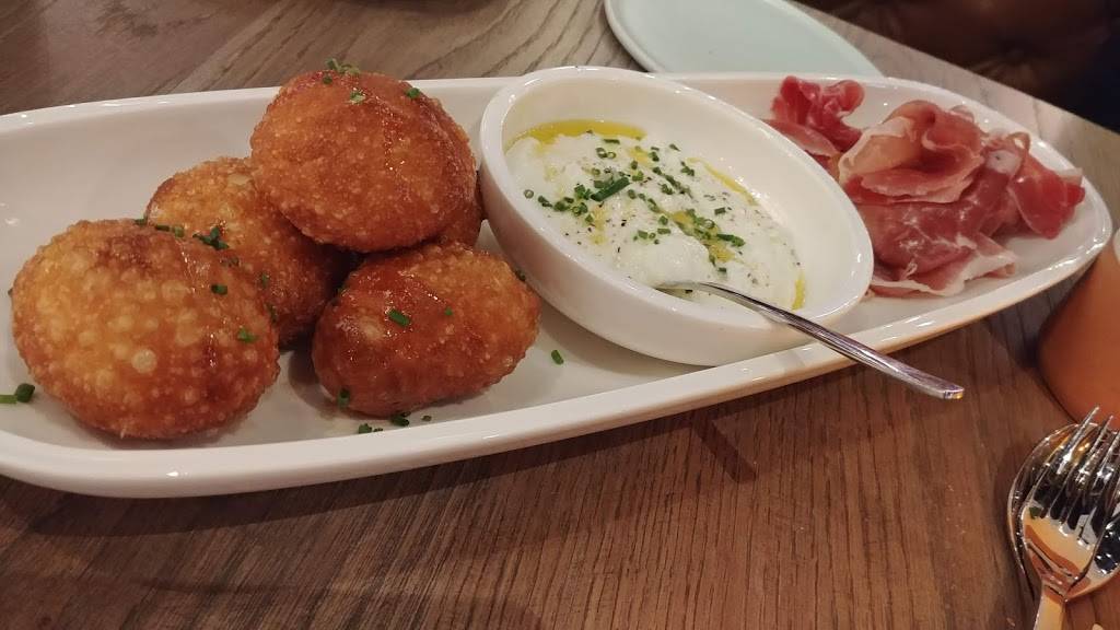 Cal Mare Springfield | restaurant | One MGM Way, Springfield, MA 01103, USA | 4132735000 OR +1 413-273-5000