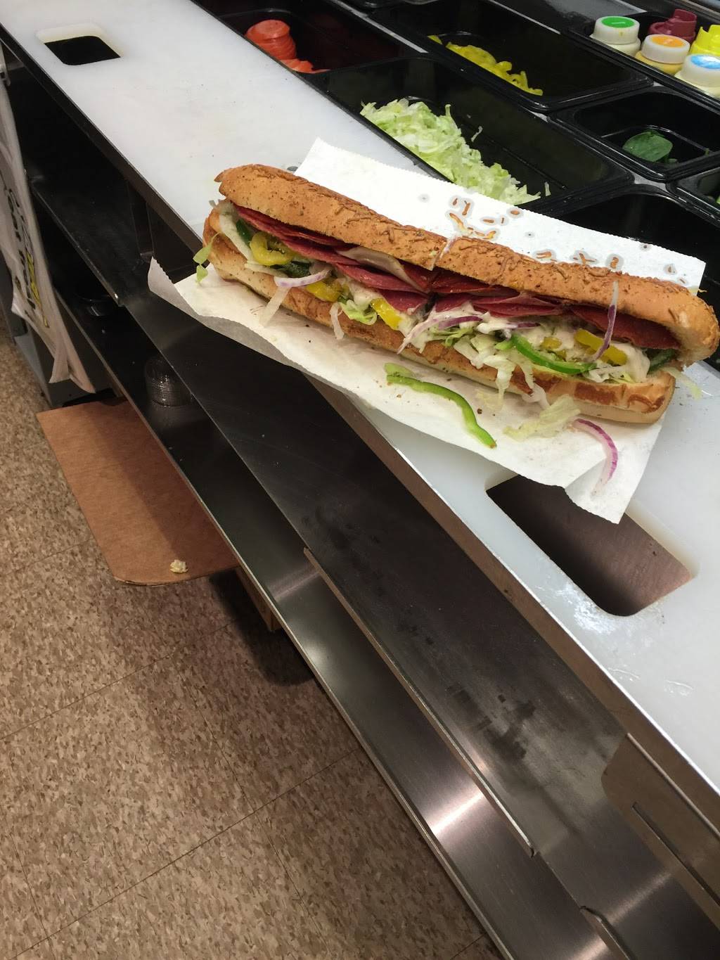 Subway | restaurant | 19548 Kelly Rd, Harper Woods, MI 48225, USA | 3133273061 OR +1 313-327-3061