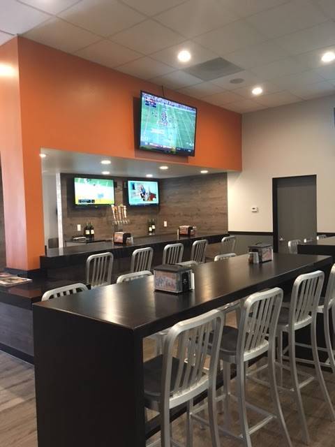 Round Table Pizza | meal delivery | 361 Rheem Blvd, Moraga, CA 94556, USA | 9253761411 OR +1 925-376-1411