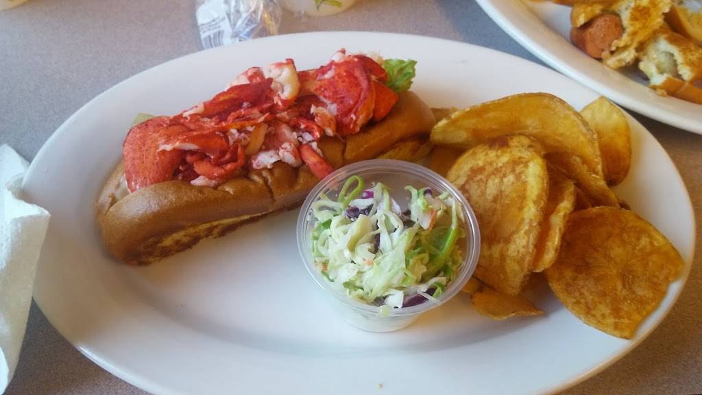 Hollands Maine Attraction | restaurant | 154 Mashapaug Rd, Holland, MA 01521, USA | 4132456043 OR +1 413-245-6043