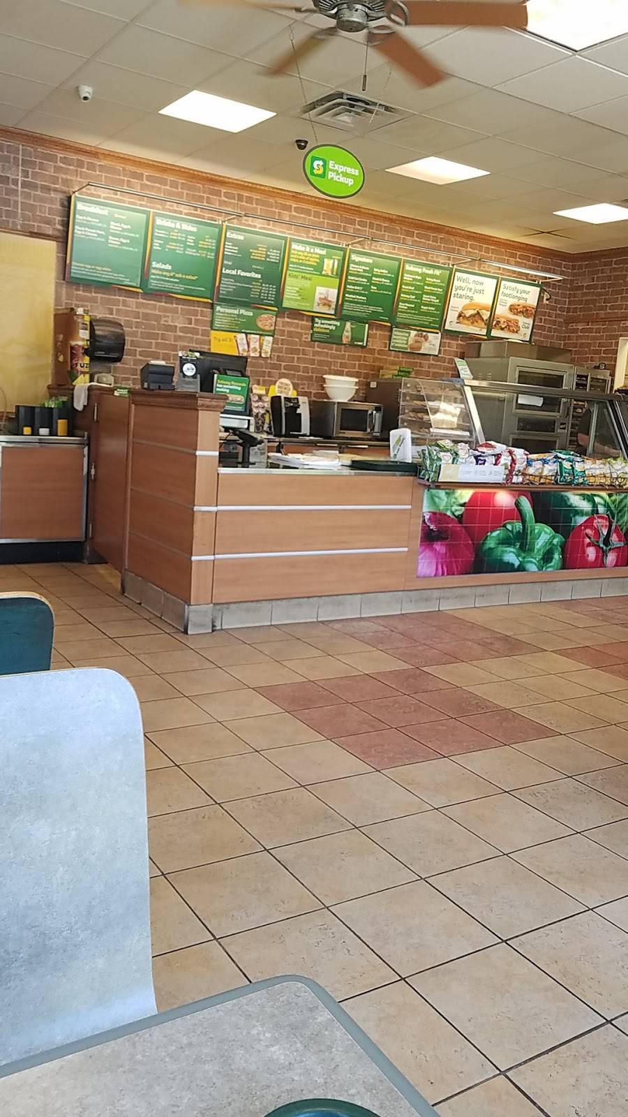 Subway | restaurant | 640 Main St, Monroe, CT 06468, USA | 2032682702 OR +1 203-268-2702