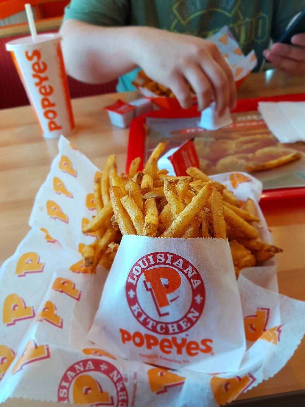 Popeyes Louisiana Chicken | restaurant | 1475 Richmond Rd, Ottawa, ON K2B 6R9, Canada | 6134221214 OR +1 613-422-1214