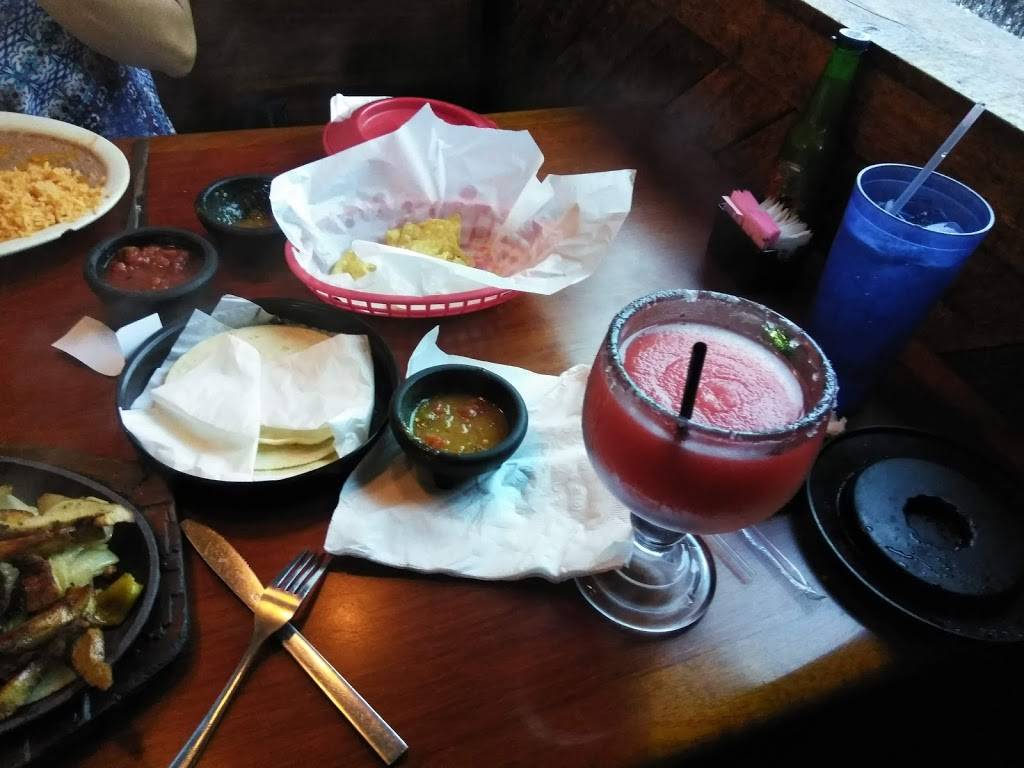 Los Lupes Grand Prairie | restaurant | 501 W Pioneer Pkwy, Grand Prairie, TX 75051, USA | 9722624400 OR +1 972-262-4400