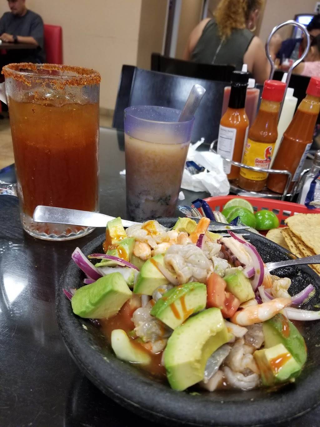 Mariscos El Viejon | restaurant | 11120 Atlantic Ave, Lynwood, CA 90262, USA | 3108855584 OR +1 310-885-5584
