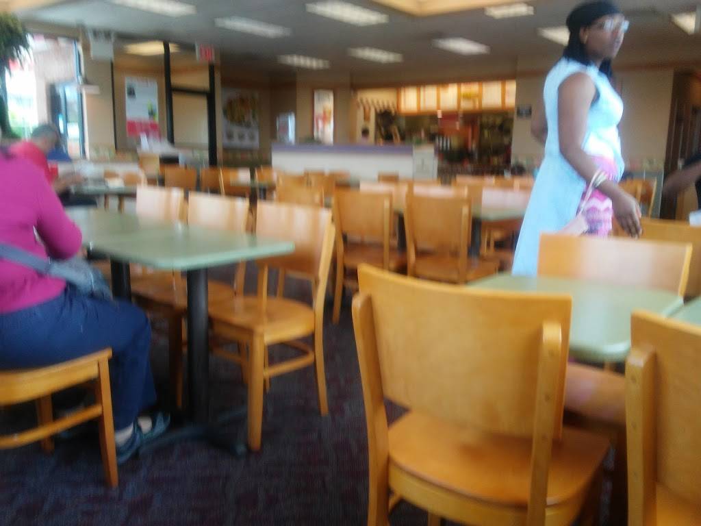 Wendys | restaurant | 26 Richmond Hill Rd, Staten Island, NY 10314, USA | 7187613950 OR +1 718-761-3950