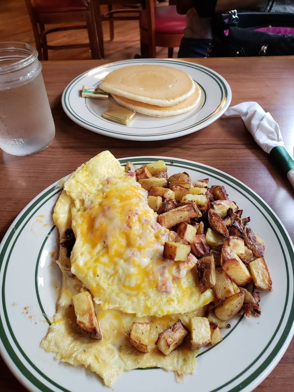 Flapjacks Pancake Cabin | restaurant | 146 Parkway, Gatlinburg, TN 37738, USA | 8654366473 OR +1 865-436-6473