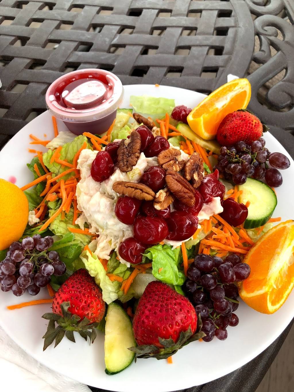 Ships Wheel Restaurant | restaurant | 238 Lobdell Point Rd, Washington, WI 54246, USA | 9208472640 OR +1 920-847-2640