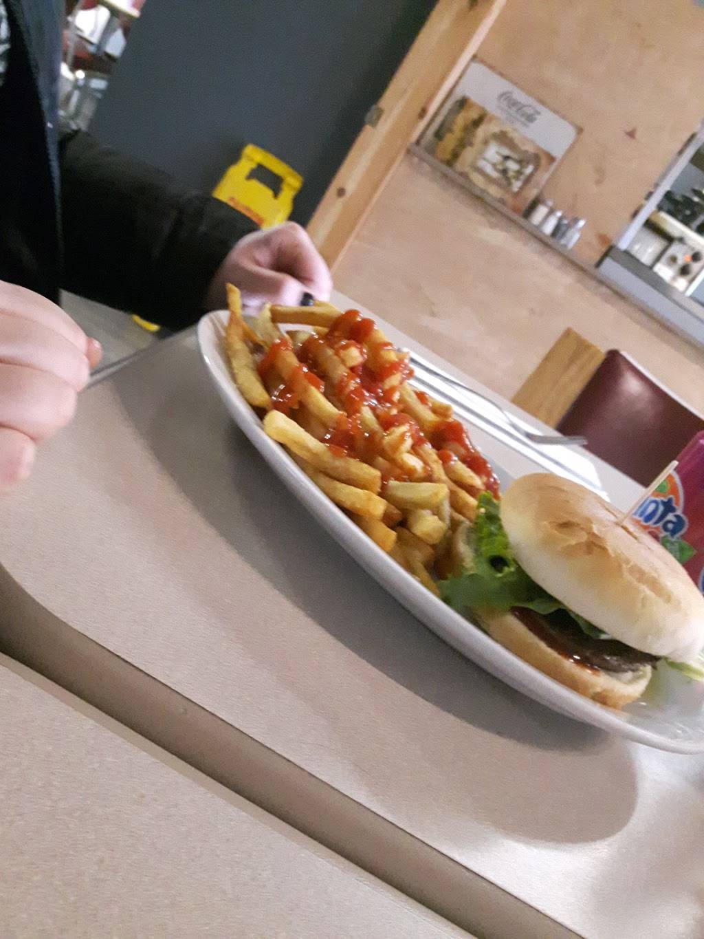 Restaurant Chez Julie | restaurant | 87 Rue Principale, Notre-Dame-du-Laus, QC J0X 2M0, Canada | 8197672504 OR +1 819-767-2504