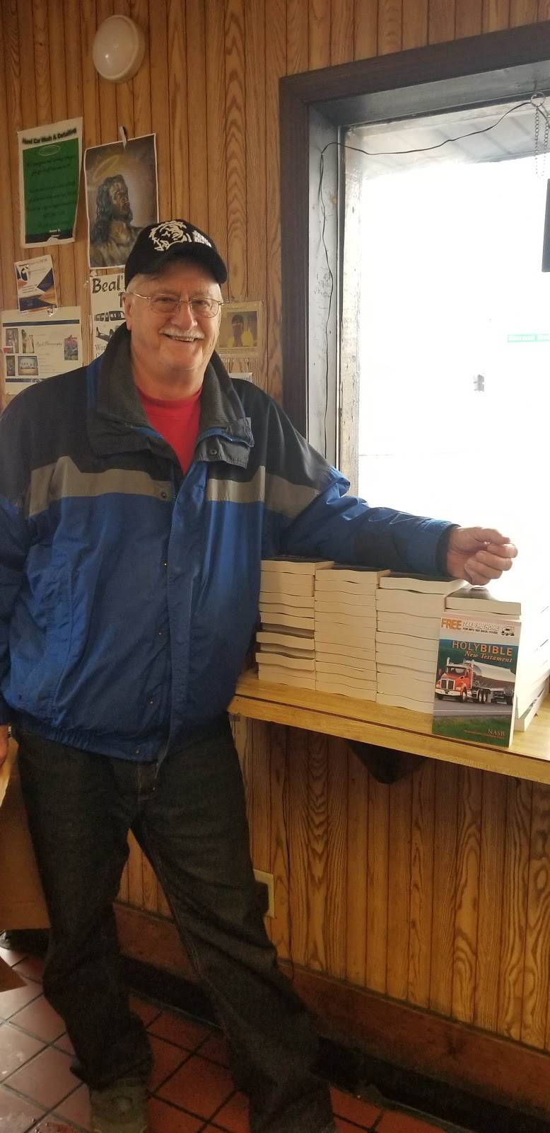 Chicken Coop | restaurant | 2544 Sanford St, Muskegon, MI 49444, USA | 2317335516 OR +1 231-733-5516