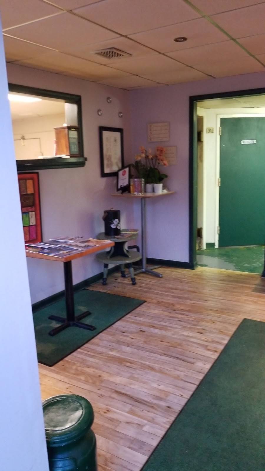 DeBreauxs | restaurant | 2135 N 63rd St, Philadelphia, PA 19151, USA | 2158774559 OR +1 215-877-4559