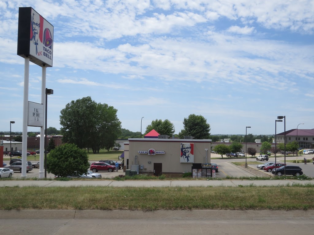 KFC | restaurant | 2504 Fox Run Pkwy, Yankton, SD 57078, USA | 6056654433 OR +1 605-665-4433