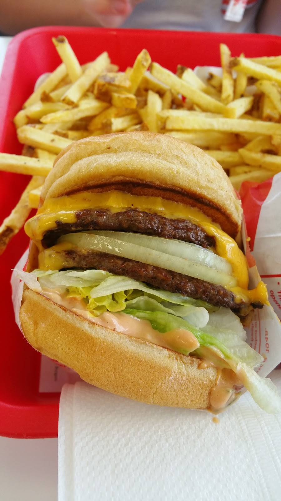In-N-Out Burger | restaurant | 2501 N Tarrant Pkwy, Fort Worth, TX 76177, USA | 8007861000 OR +1 800-786-1000