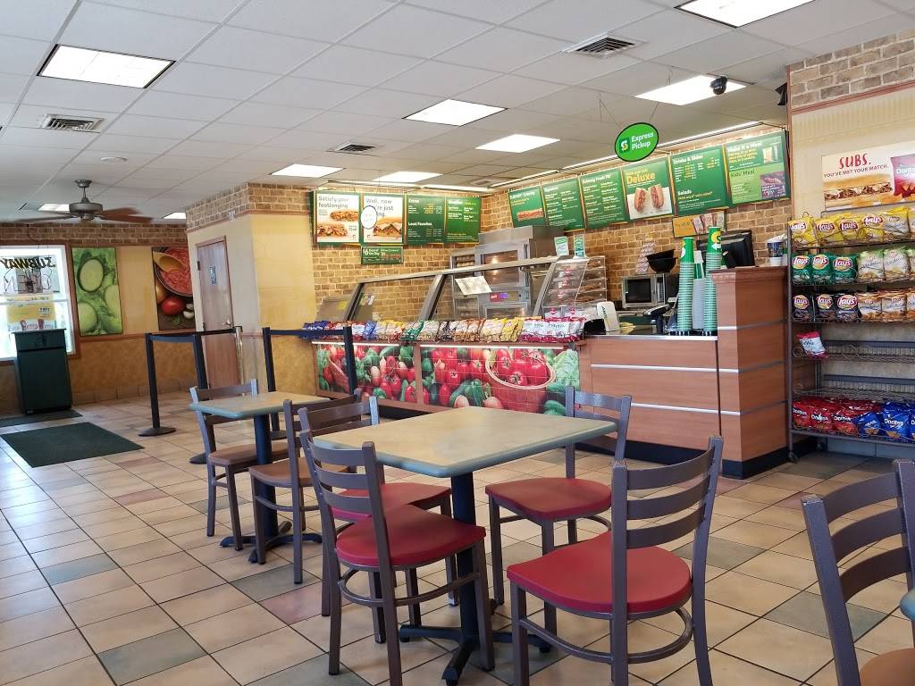 Subway | restaurant | 1085 N Main St, Dayville, CT 06241, USA | 8607791001 OR +1 860-779-1001