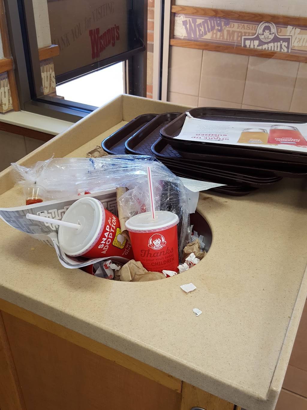 Wendys | restaurant | 50 Roberts Road, Wilmington, OH 45177, USA | 9372839374 OR +1 937-283-9374