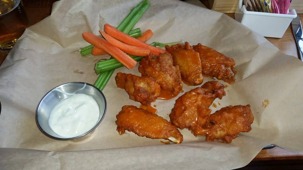 The Beacon Tap | restaurant | 1374 Lee St, Des Plaines, IL 60018, USA | 8477152772 OR +1 847-715-2772