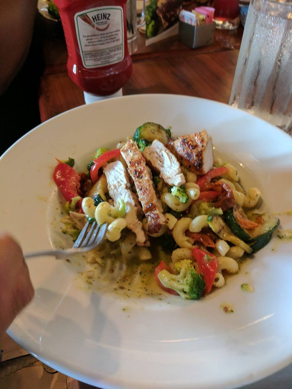 Ruby Tuesday | restaurant | 6565 N Illinois St, Fairview Heights, IL 62208, USA | 6183943561 OR +1 618-394-3561