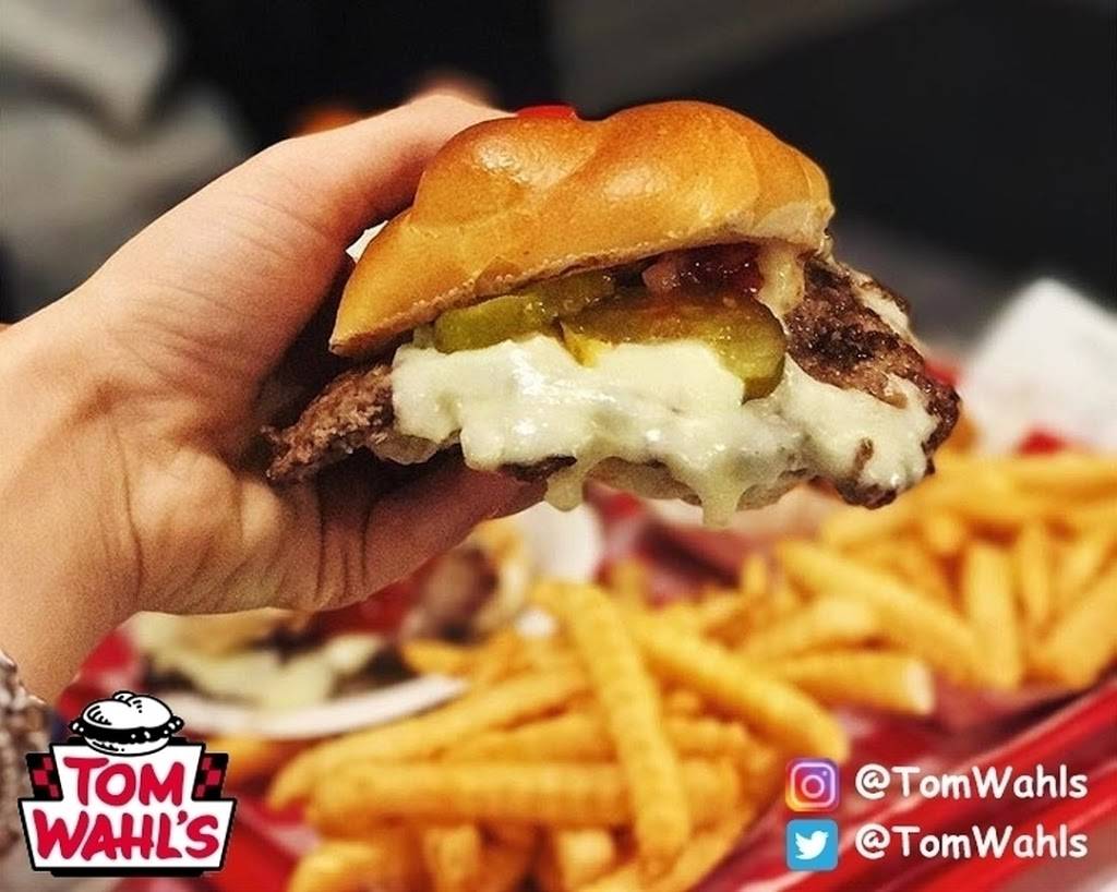 Tom Wahls Eastview Mall | restaurant | 7979 Pittsford Victor Rd, Victor, NY 14564, USA | 5854254860 OR +1 585-425-4860