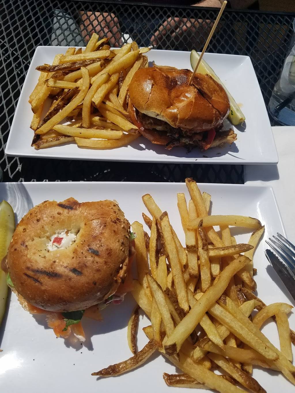 Crawfords Food & Spirits | restaurant | 3942 W School St, Chicago, IL 60618, USA | 7738532961 OR +1 773-853-2961