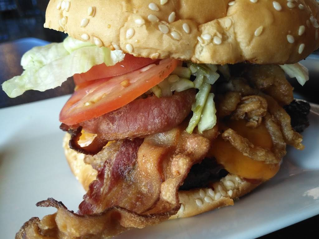 Boulevard Grill | restaurant | 560 Exmouth St, Sarnia, ON N7T 7S5, Canada | 5193442752 OR +1 519-344-2752