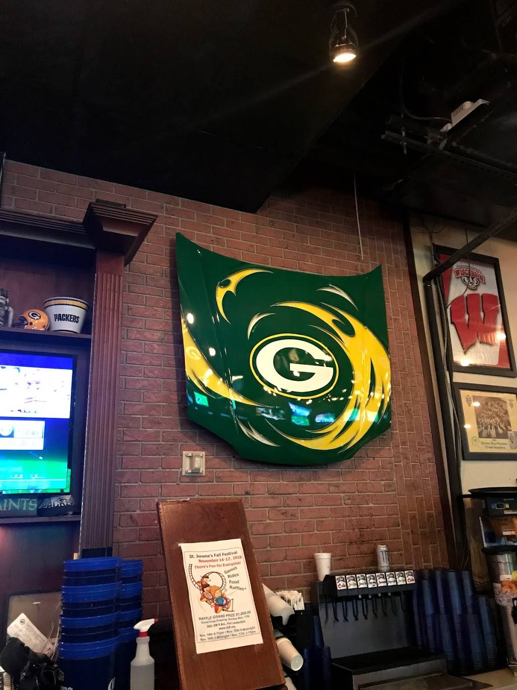 Slackers Bar & Grill | restaurant | 995 Marina Mile Blvd, Fort Lauderdale, FL 33315, USA | 9545304758 OR +1 954-530-4758