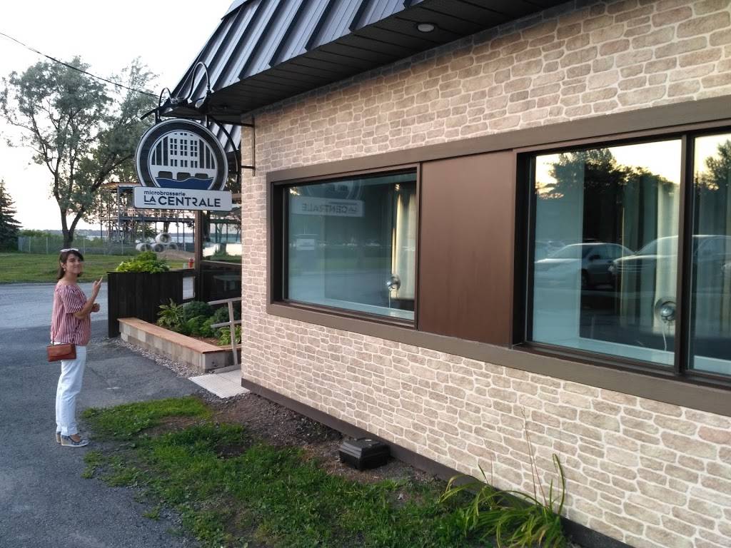 Microbrasserie La Centrale | restaurant | 2 Rue Richardson, Beauharnois, QC J6N 2T1, Canada | 4503950953 OR +1 450-395-0953