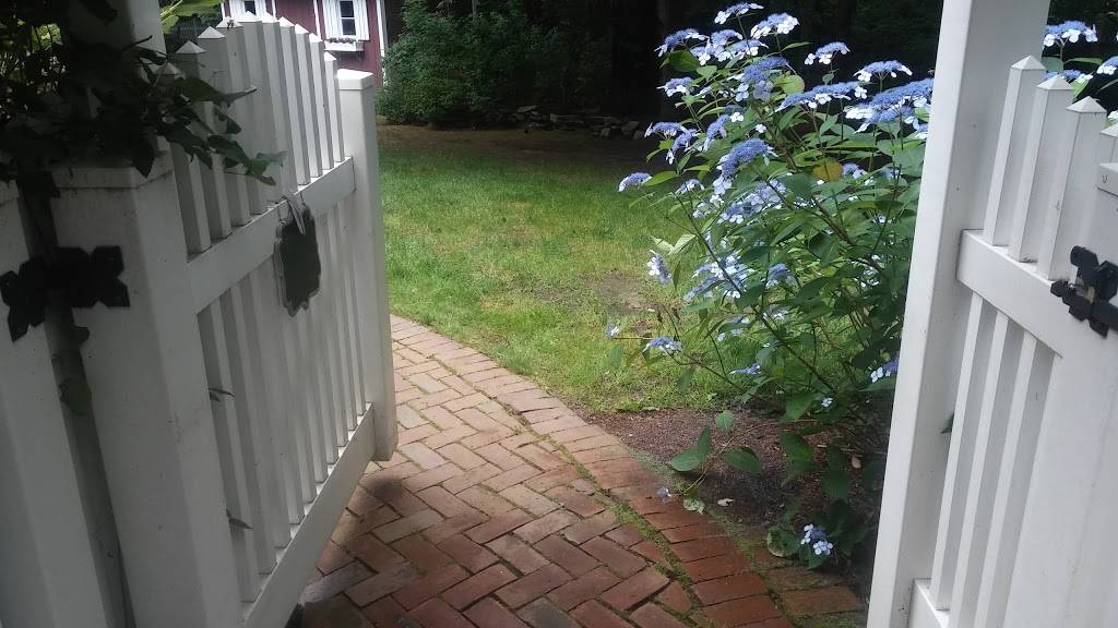 Honey Dew Donuts | bakery | 96 N Main St, Carver, MA 01923, USA | 5088665242 OR +1 508-866-5242