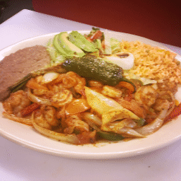 Los Chilaquiles Mexican Restaurant | restaurant | 2108 N Austin St, Seguin, TX 78155, USA | 8304915144 OR +1 830-491-5144