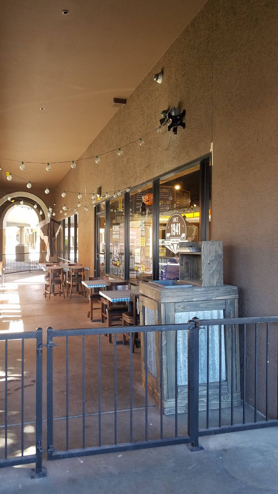 Dickeys Barbecue Pit | restaurant | 402 E Greenway Pkwy, Phoenix, AZ 85022, USA | 6026666320 OR +1 602-666-6320