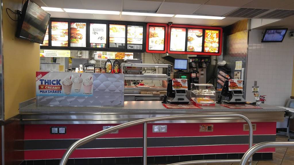 Hardees | restaurant | 1024 N Young Blvd, Chiefland, FL 32626, USA | 3524931116 OR +1 352-493-1116