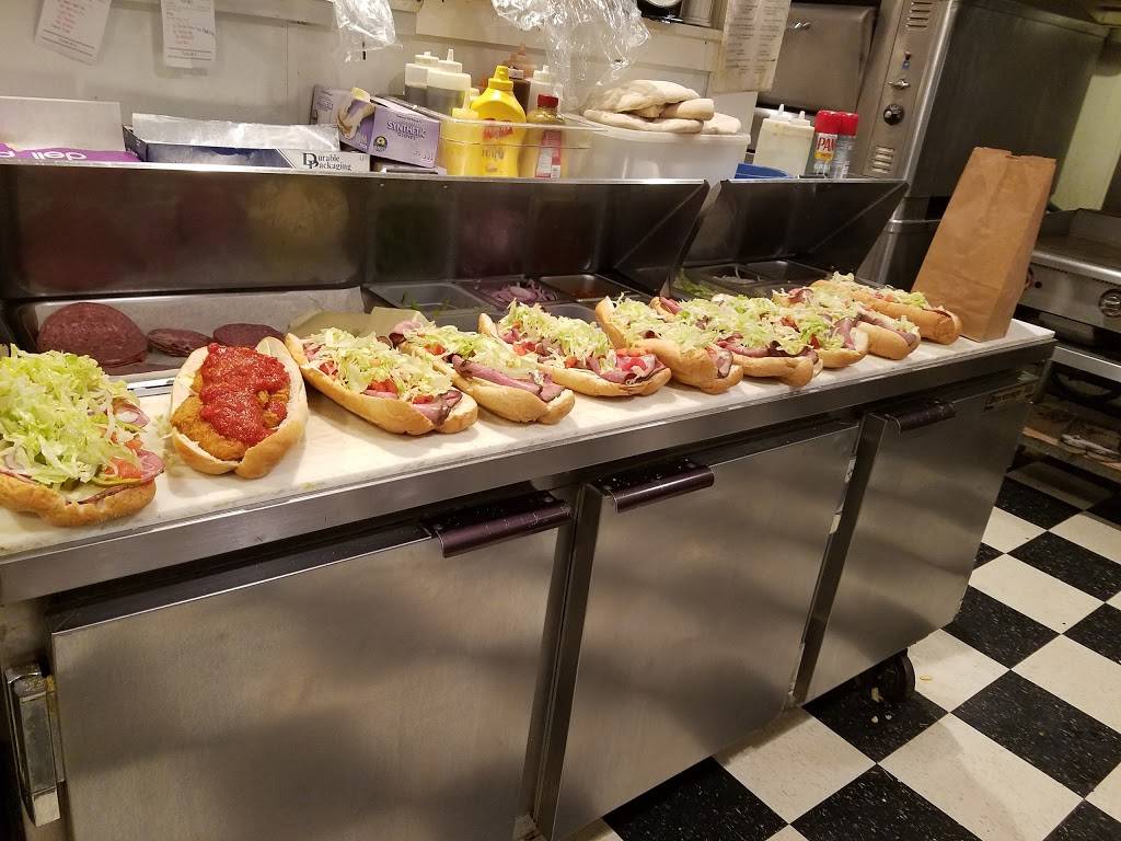 Capri Pizza | restaurant | 22 Haverhill Rd, Windham, NH 03087, USA | 6034323600 OR +1 603-432-3600