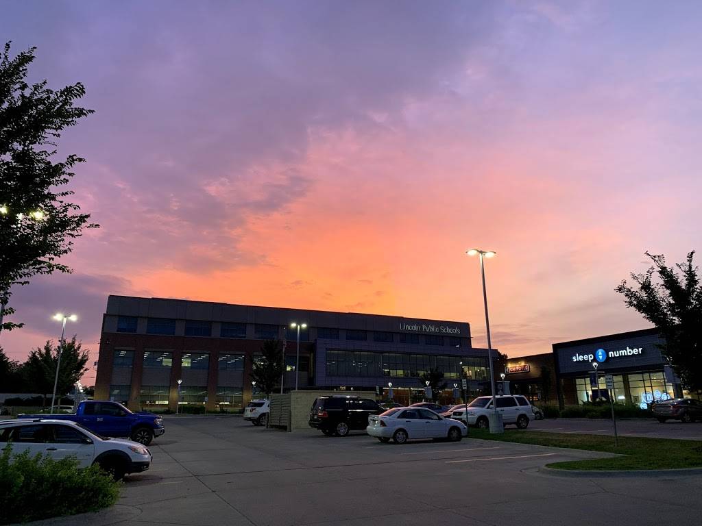 Chipotle Mexican Grill | restaurant | 6005 O St A, Lincoln, NE 68510, USA | 4023272778 OR +1 402-327-2778