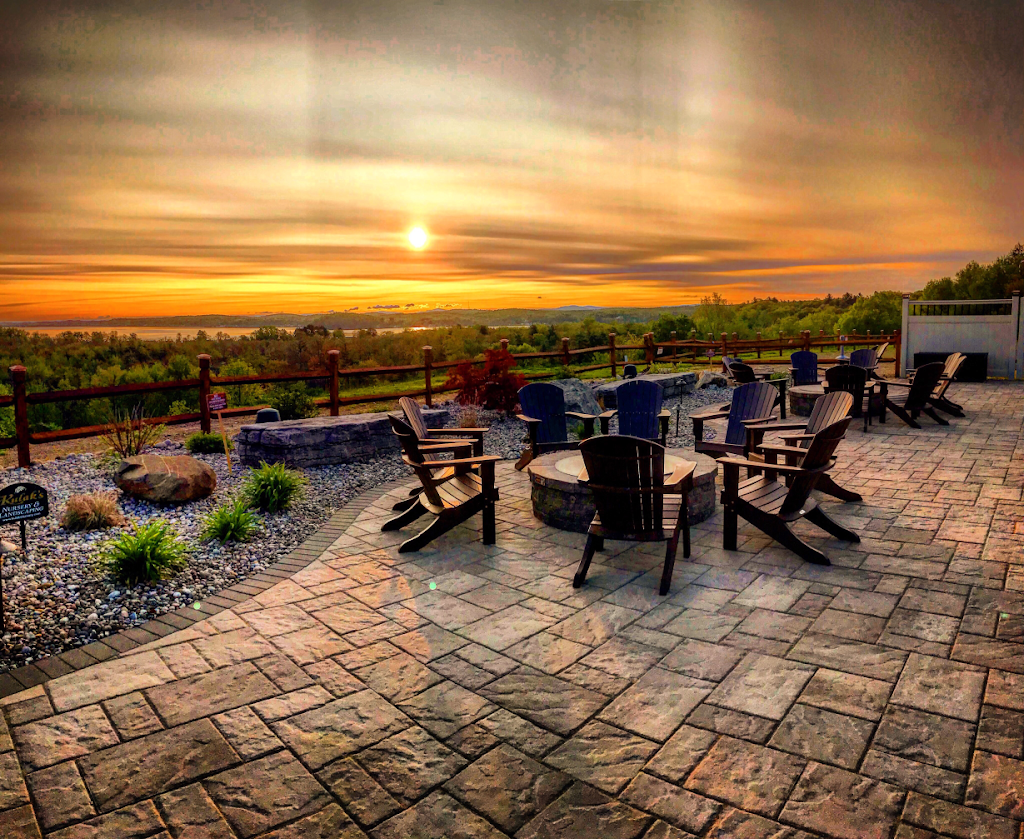 Carsons Woodside Tavern | restaurant | 57 NY-9P, Malta, NY 12020, USA | 5185849791 OR +1 518-584-9791