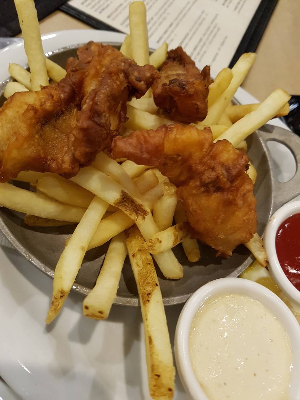 Faultline Brewing Company | restaurant | 1235 Oakmead Pkwy, Sunnyvale, CA 94085, USA | 4087362739 OR +1 408-736-2739