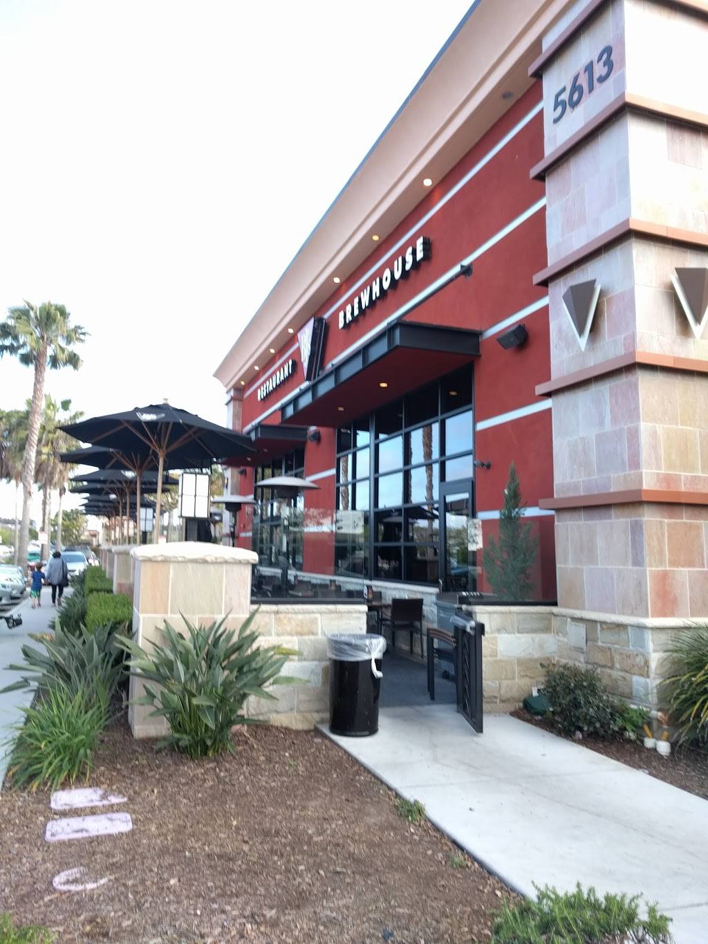 BJs Restaurant & Brewhouse | restaurant | 5613 Paseo Del Norte, Carlsbad, CA 92008, USA | 7605794440 OR +1 760-579-4440