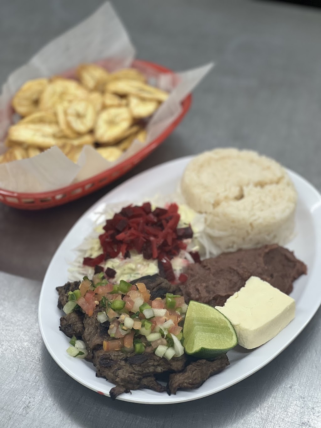 Lempira Restaurant | restaurant | 458 Ferry St, Everett, MA 02149, USA | 6179440042 OR +1 617-944-0042