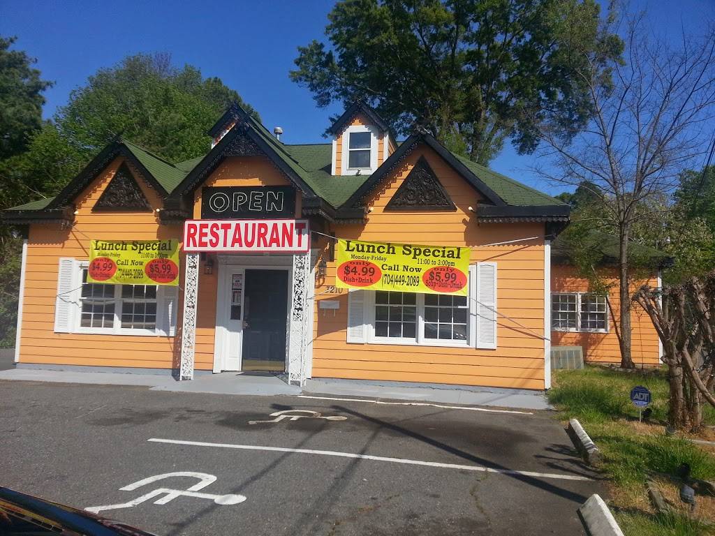 Mily & Lalo Restaurant | restaurant | 3210 N Sharon Amity Rd, Charlotte, NC 28205, USA | 7044492089 OR +1 704-449-2089