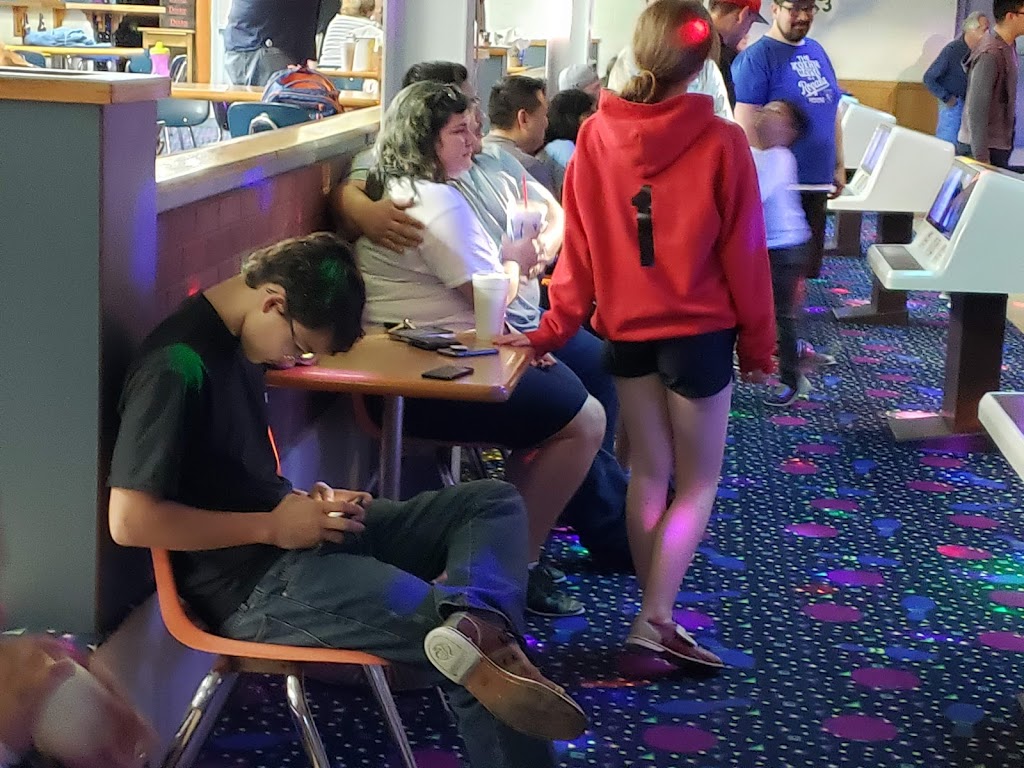 Eastgate Lanes | restaurant | 1610 E 2nd St, Newton, KS 67114, USA | 3163338121 OR +1 316-333-8121