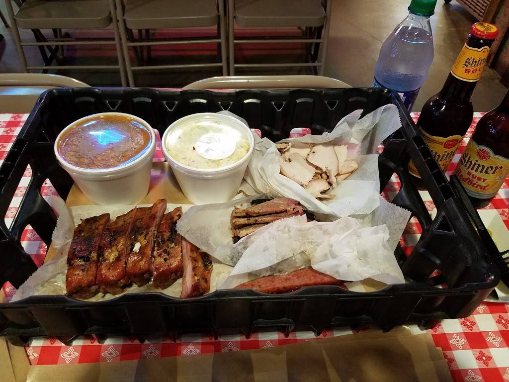 Rudys "Country Store" and Bar-B-Q | restaurant | 7970 Gateway Blvd E, El Paso, TX 79907, USA | 9155914877 OR +1 915-591-4877