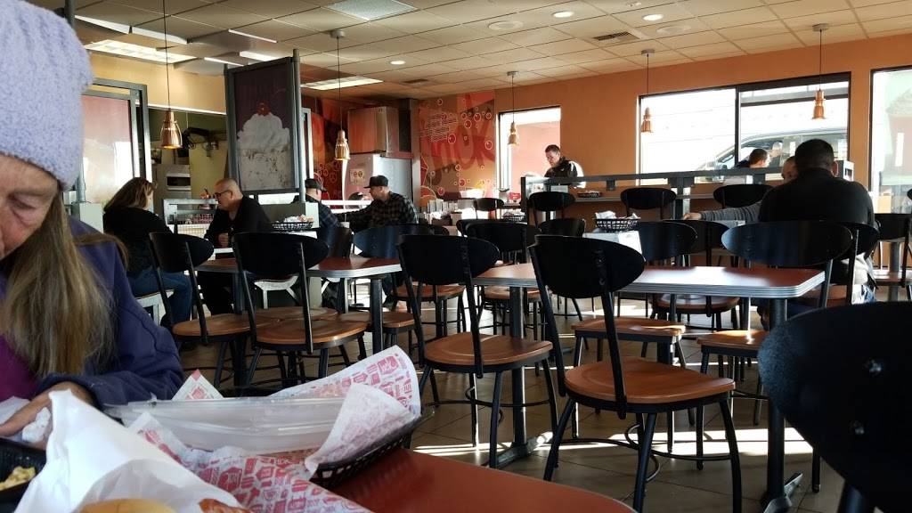 Jack in the Box | restaurant | 8320 Rosedale Hwy, Bakersfield, CA 93312, USA | 6615877616 OR +1 661-587-7616