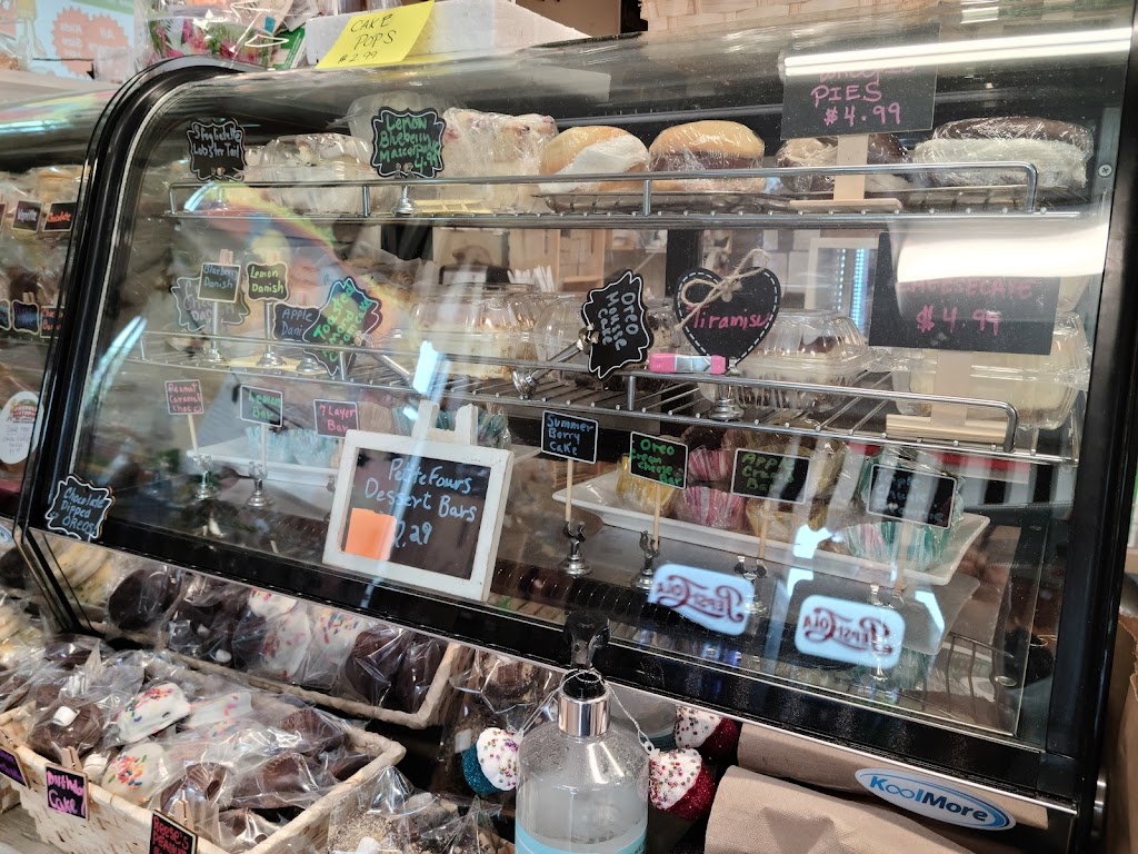 The Cannoli Stop @ The Candy Shop Cafe | restaurant | 7 Leavitt Rd, Pittsfield, NH 03263, USA | 6035133389 OR +1 603-513-3389