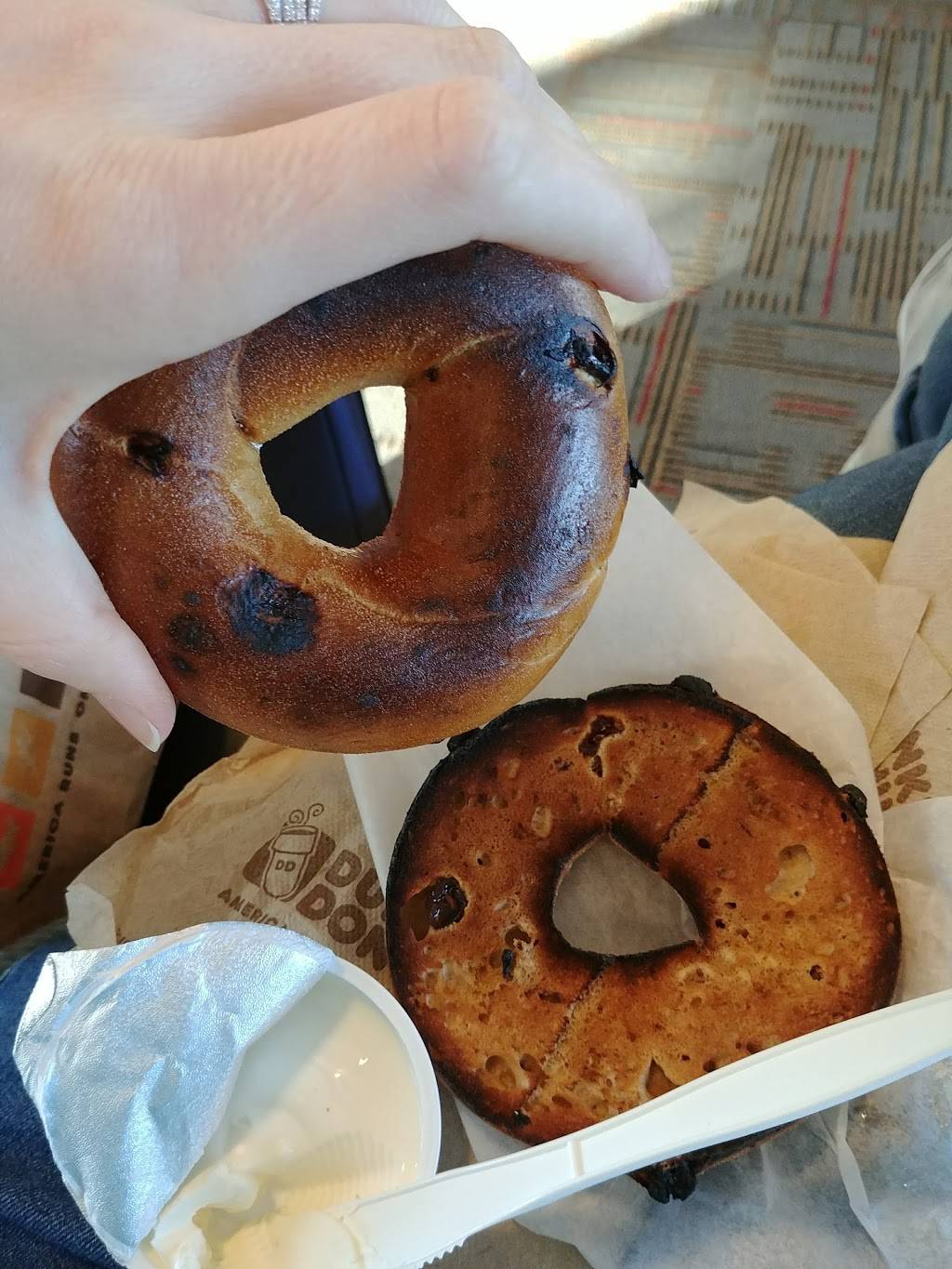 Dunkin | bakery | 1 National Airport, Arlington, VA 22202, USA | 2405658570 OR +1 240-565-8570