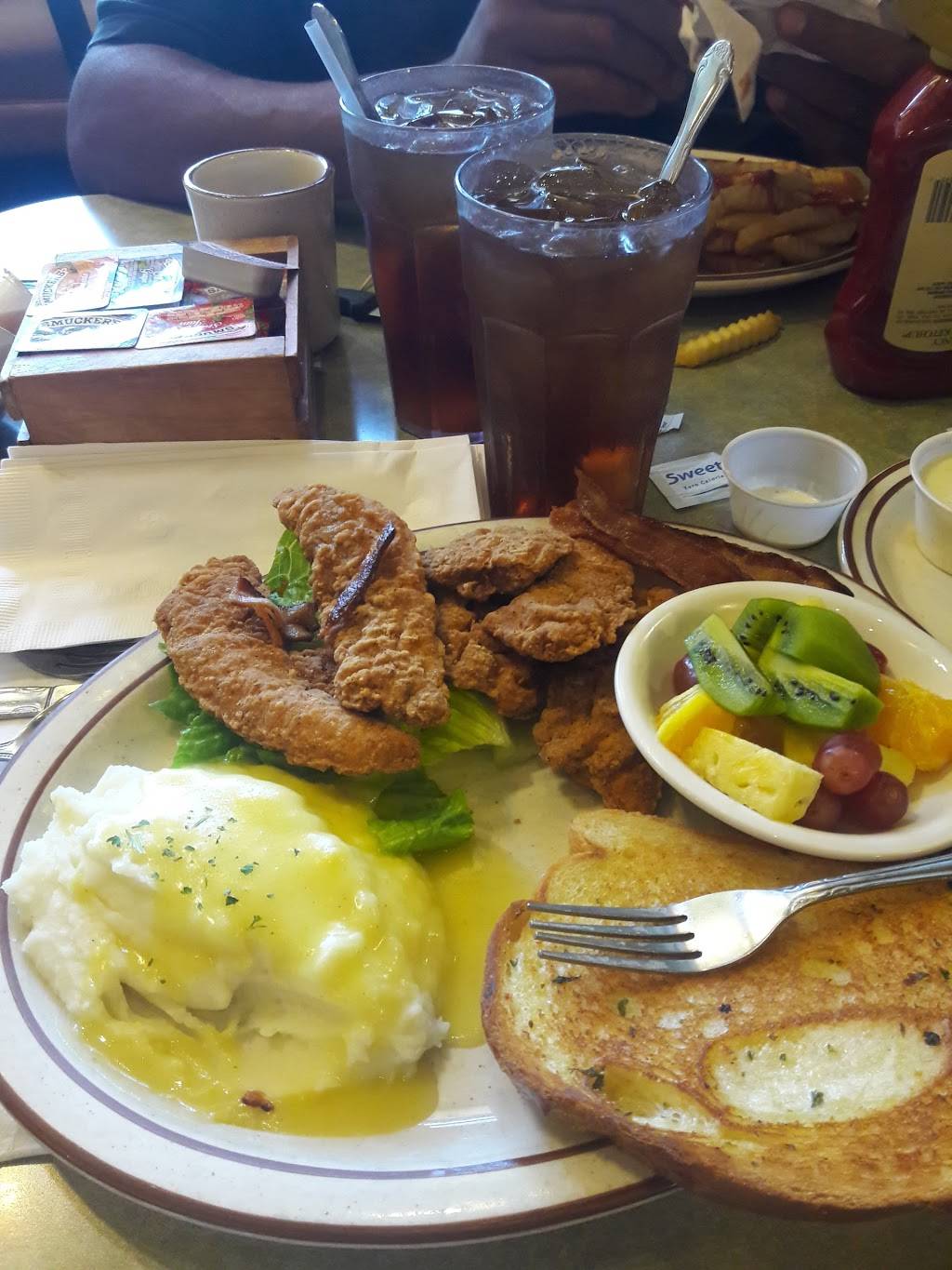 Brooks Ranch | restaurant | 975 Bellevue Rd, Atwater, CA 95301, USA | 2093571838 OR +1 209-357-1838