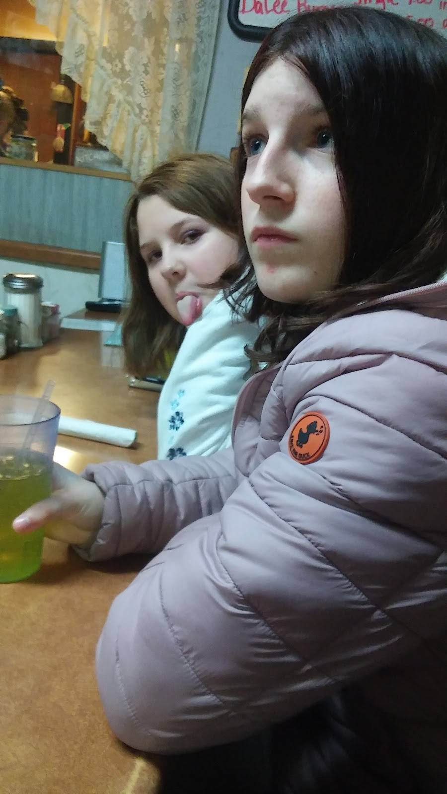 Da Lees Cozy Corner | restaurant | 720 E Main St, Streator, IL 61364, USA | 8156729299 OR +1 815-672-9299