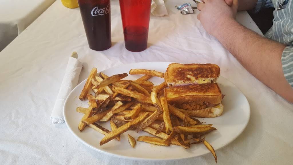 Lus Cafe & Catering | restaurant | 53 Oak Ave S, Annandale, MN 55302, USA | 3202745034 OR +1 320-274-5034