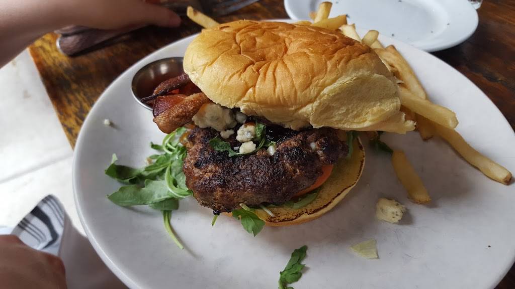 Not Your Average Joes | restaurant | 15101 Potomac Town Pl, Woodbridge, VA 22191, USA | 5719895637 OR +1 571-989-5637