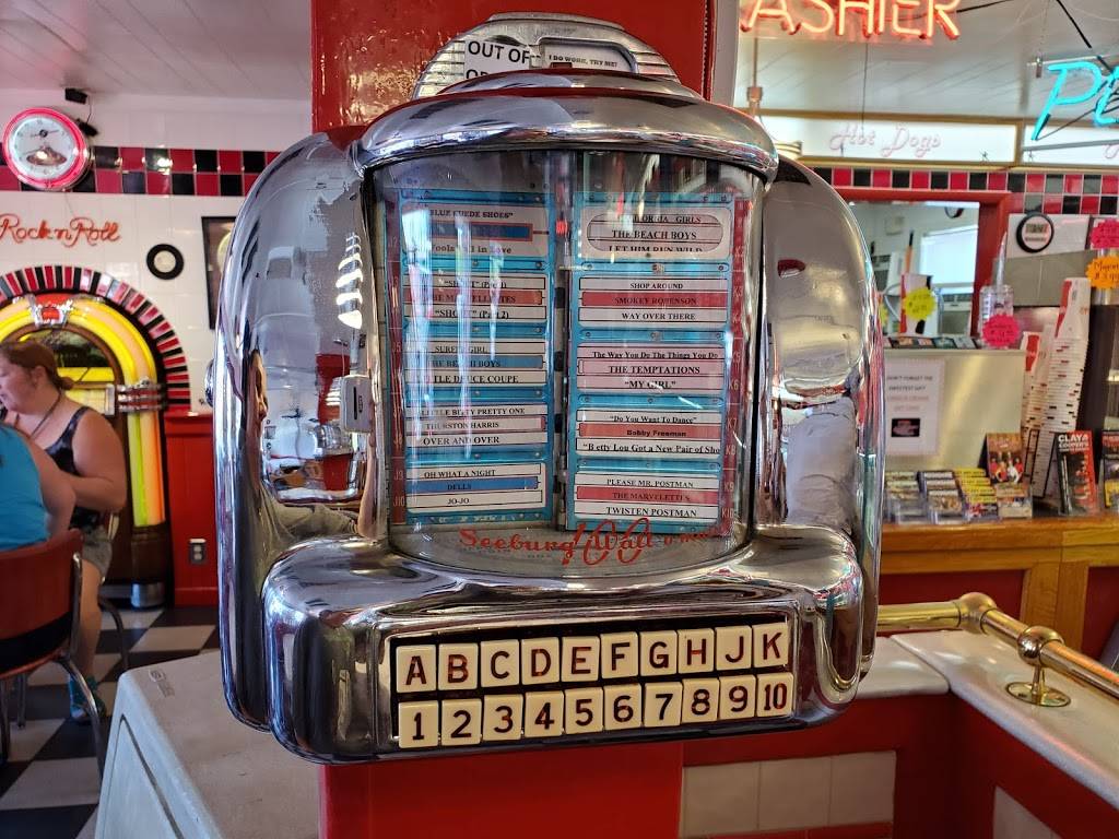 Cakes & Cream Fifties Diner & Drive In | restaurant | 2805 W 76 Country Blvd, Branson, MO 65616, USA | 4173344929 OR +1 417-334-4929