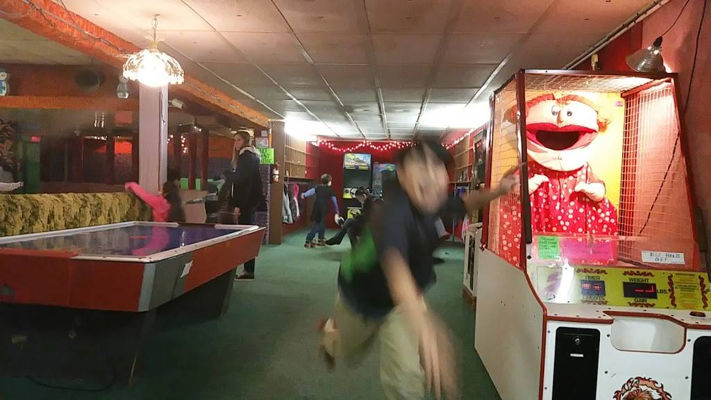 The Rink | meal takeaway | 1405 E Lakeshore Dr, Storm Lake, IA 50588, USA | 7127324518 OR +1 712-732-4518