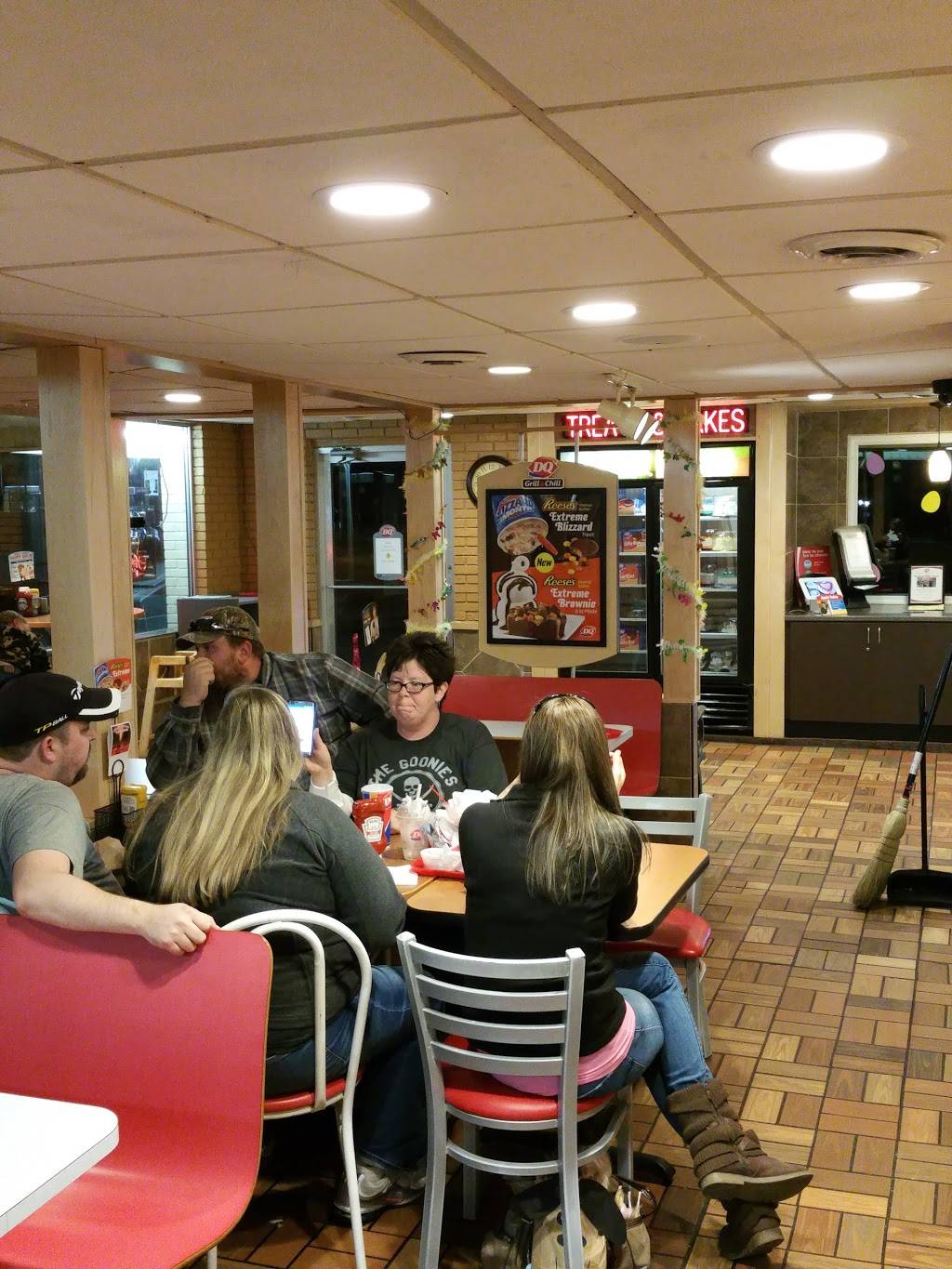 Dairy Queen | restaurant | 304 W Grant St, Coulterville, IL 62237, USA | 6187582822 OR +1 618-758-2822