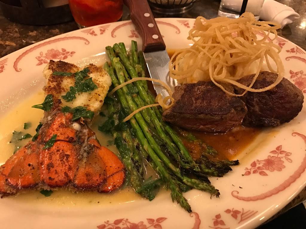Maggianos Little Italy | restaurant | 307 Hawthorn Center, Vernon Hills, IL 60061, USA | 8479180380 OR +1 847-918-0380